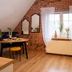 Maya's Dluga 66 Attic דירה